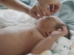 Until the umbilical cord is healed, the aap recommends you stick to sponge baths. Bathing A Newborn Raising Children Network