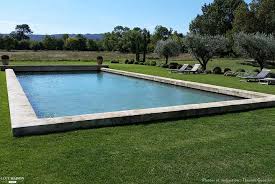 Jardin Provencal A Eygalieres Piscine Et Jardin Jardin Provencal Amenagement Jardin