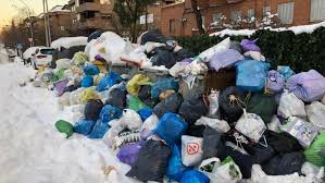 Basura en las calles de Madrid: la flota empieza a salir pero siguen las  quejas