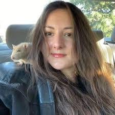 Sarah Kappel's Instagram, Twitter & Facebook