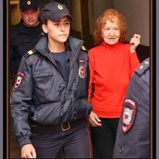 Caso 91: o di&aacute;rio secreto da vov&oacute; canibal. Nas fotos Tamara Samsonova.  Fotos das c&acirc;meras de seguran&ccedil;a e da casa dela. Imagens do di&aacute;rio secreto de  Tamara. Foto do momento da pris&atilde;o.