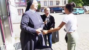 Check spelling or type a new query. Willi Herren Seine Tochter Legt Sich Mit Einer Nonne An Leute Bild De
