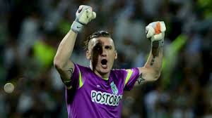 El arquero franco armani firmó finalmente ayer el contrato que lo liga con river plate, tras destrabarse el conflicto con atlético nacional de el arquero, cuyo pase a river le costó alrededor de cuatro millones de dólares, está en el país desde hace unos días y no viajaba a miami por las. Limited Time Deals Armani Portero Off 75 Nalan Com Sg