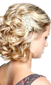 Add a beautiful hair accessory with waves for a more feminine and majestic effect. Wedding Picture Easy Wedding Guest Hairstyles For Short Hair