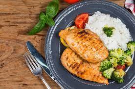 Makanan yang bagus untuk diet adalah karbohidrat, protein, dan vitamin. 4 Inspirasi Menu Berbuka Puasa Yang Sehat
