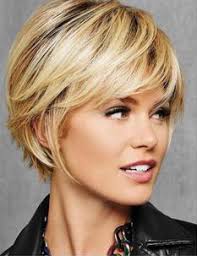 Quando si sceglie un taglio corto, i parrucchieri consigliano di farlo sempre nella stagione autunnale e invernale perchè i capelli possono diventare più forti . Taglio Donna L Angolo Di Afrodite