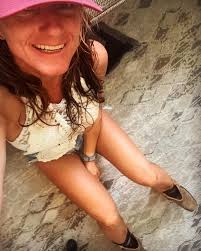 Every time I step a toe into the dating scene I end up retreating like a  scared little girl😨🤔😩