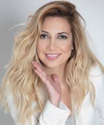 La ventana indiscreta de julia: La novia de Alberto Fernández debutó en la  comedia de Gianola en reemplazo de Sabrina Artaza