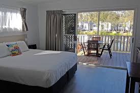 Byron bay caravan park cabins. Discovery Park Byron Bay Deluxe Cabin Review