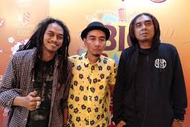 Steven coconut treez indonesia reggae music show. Lirik Dan Chord Lagu Long Time No See Dari Steven Coconut Treez
