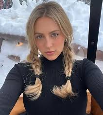 Comment or send me a direct message if you really want to be in a  relationship with my daughter ❤️❤️❤️❤️