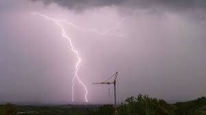 Heute schüttet es zumindest am vormittag vorwiegend in gebiet im nordosten von nrw. Unwetter Warnung In Nrw Heute Abend Schwere Gewitter Und Starkregen Nrw