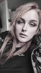 Bobbie Lawton's Instagram, Twitter & Facebook