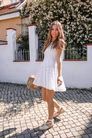 Vor allem dann, wenn dieser sommer so heiß wird, wie letztes jahr. Diese Weissen Sommerkleider Sind Perfekt Fur Den Sommer 2020 Und Hier Gibt Es Sie Im Sale Whitelilystyle