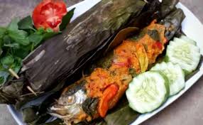 Ikan kembung besar • jeruk nipis • kemangi • rawit merah, diiiris • tomat ijo/belimbing sayur, iris • daun pisang • garam, penyedap rasa • minyak untuk menumis. 3 Resep Pepes Ikan Kembung Sederhana Dan Cara Membuatnya