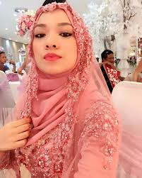 Scroll below to find out more about ruhainies's bio, net worth, family, dating, partner, wiki, and facts. Biodata Ruhainies Menantu Ting Tong Myzons