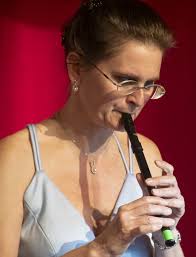 Max-Reinhardt-Foyer: Eine Flöte und eine Harfe