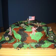 Camo cake design reflects army's attire that camouflages with their surroundings. Military Cakes Photos