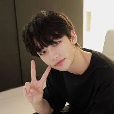For stray kids' hwang hyunjin #황현진 #lovestay hyunjin reaching 1m views just by doing the bare minimum his powerpic.twitter.com/xhuubwjrkg. Hyunjin Pics Xmyhyunjin Twitter