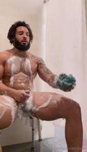 Straight black jock shows out in public - ThisVid.com