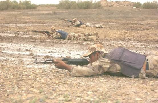DVIDS - Images - Iraqi army soldiers lay down in the prone position [Image  89 of 160]