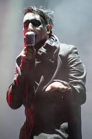 Marilyn manson featuring @revolvermag fall 2020 issuepic.twitter.com/rukajyibai. Merilin Menson Vikipediya