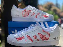 In adidas shoes, your feet can move freely while being perfectly protected. 440 Superstars Ideas Adidas Superstar Superstar Adidas