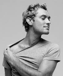 — #judelaw is the only reason i'm still alive and i'd love to be able to thank him for that one day. Styleinsider Mag Krasavchik Dzhud Lou Uzhe Davno V Tope Luchshih Aktyorov Mira I My Vspominaem Ego Luchshie Foto Bolshe V Rubrik Dzhud Lou Muzhskoj Portret Znamenitosti