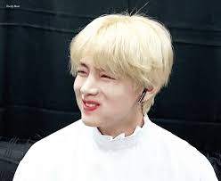 Create and share your own gifs, amazing moments and funny reactions with gfycat. Taehyung Who Always Looks At Others With His Pure Smile Knetizen