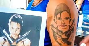 The tramp stamp originated in the 90s, with many believing it started in california. Schlechte Tattoos Schlechtes Tattoo Angelina Jolie Hasslich Die Besten 100 Bilder In Vielen Kategorien