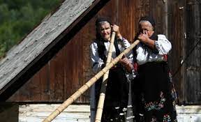 Instrumentele muzicale populare moldovenești sunt de proveniență foarte veche. Tulnicul Din È›ara MoÈ›ilor Viziteaza Alba Iulia