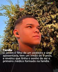 Passei, mãe!” 😭🎓 O cearense David Ramalho (@davidramallho) emocionou  internautas ao compartilhar o momento da realização de um sonho: a  aprovação no curso de Medicina. O jovem de 19 anos se prepara