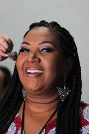 Empresária que começou como manicure fatura R$ 220 mil por mês