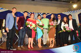 Your face sounds familiar is a talent competition where a group of well known personalities take on a new identity as an iconic music performer. Your Face Sounds Familiar Season 1 Your Face Sounds Familiar Wiki Fandom