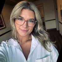 Mallory Carson's Instagram, Twitter & Facebook