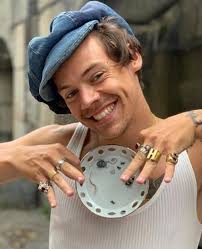 Reasons to live: swiping to see harry's smile get bigger : r/harrystyles