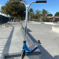 His birthday, what he did before fame, his family life, fun trivia facts, popularity rankings, and american scooter rider who has ridden for epic scooters as well as envy scooters. Raymond Warner New Whip Who Dis Who Can Name Facebook