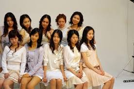 The members are, in order of announcement to be in the group, yoona, tiffany, yuri, hyoyeon. Pin Di Girls Generation
