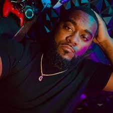 Travis Scott signs a fans ipad