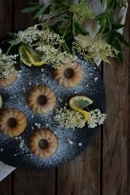 Holunderkuchlein Vegan Mit Zitrone Sunfoodstories Rezept In 2020 Leinsamen Geschrotet Holundersirup Vegan