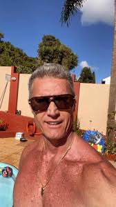 André Segatti comercial Silence Acústica Direção: André Segatti Produção:  André Segatti e André Mikalauskas Texto: André Segatti e André Mikalauskas  Edição:André Mikalauskas e Stefano Guardia