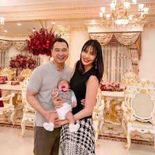 Dòng trạng thái của lan khuê trước đó bị nhiều người chỉ trích. Biá»‡t Thá»± Cá»§a Lan Khue Va Ong Xa Ä'áº¡i Gia Dat Vang Lá»™ng Láº«y NhÆ° Lau Ä'ai Nhin Ma Hoa Cáº£ Máº¯t