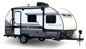 5 best small campers check out 5 of the best small campers we saw while visiting the hershey and tampa rv shows! 15 Best Small Campers With Bathrooms February 2021 Crowsurvival Small Travel Trailers Travel Trailer Floor Plans Lightweight Campers