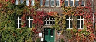 Le psychiatre reçoit en consultation et soigne des troubles psychiques parfois graves. Klinik Fur Psychiatrie Und Psychotherapie Ccm Charite Universitatsmedizin Berlin