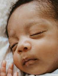 Bereits schon die milchzähne müssen gepflegt werden. Schmierauge Hallohebamme