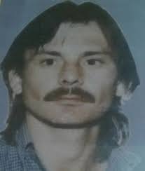 Marin - BOŽO KELAVA – TORCIDAŠ KOJEG NISU USPJELI SLOMITI‼️ Postoje priče  koje se teško čitaju, a još teže zaboravljaju. Jedna od njih je priča o  Boži Kelavi, dragovoljcu iz Vođinaca, čovjeku