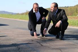 Ebenso wie der nürnberger messechef peter ottmann und der bayerische wirtschaftsminister hubert aiwanger (freie. Bayerns Strassen In Schlechtem Zustand N Land
