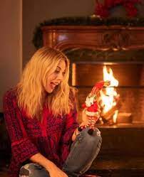 Check spelling or type a new query. Smaragda Karydh To Yperoxo Spiti Ths Katw Apo Thn Akropolh Panemorfo People Amp Style Eidhseis