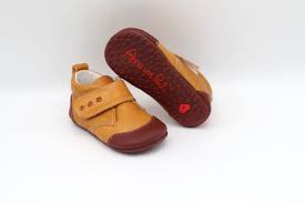 Strapazierfähig und federleicht, behindern sie den fuß nicht bei seinem natürlichen abrollvorgang. Anna Und Paul Charlie Mais Bei Zehenspiel Entdecken