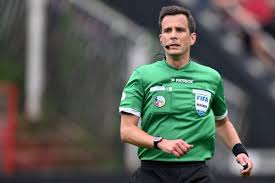 من هو البلجيكي لامبريشتس حكم كلاسيكو النصر والأهلي؟